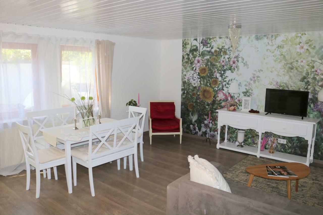 Soutterain - Wohnung Mit Senkgarten Weingarten  Екстер'єр фото
